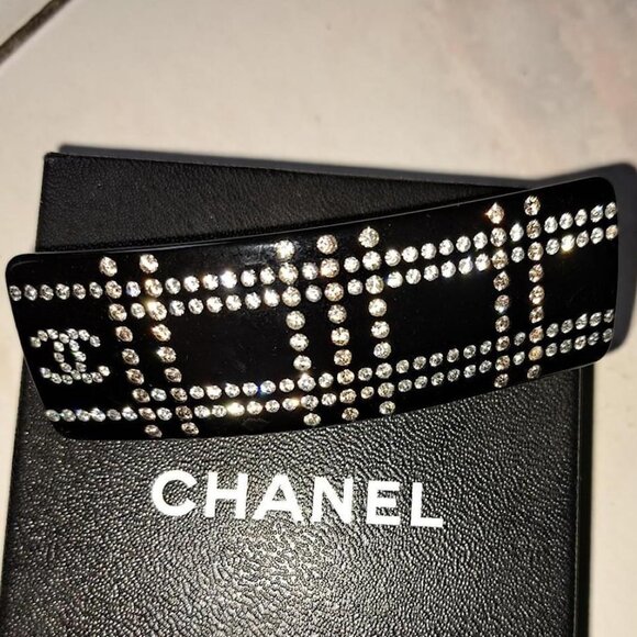 AUTHENTIC CHANEL PEARLS BARRETTS - Picture 1 of 4